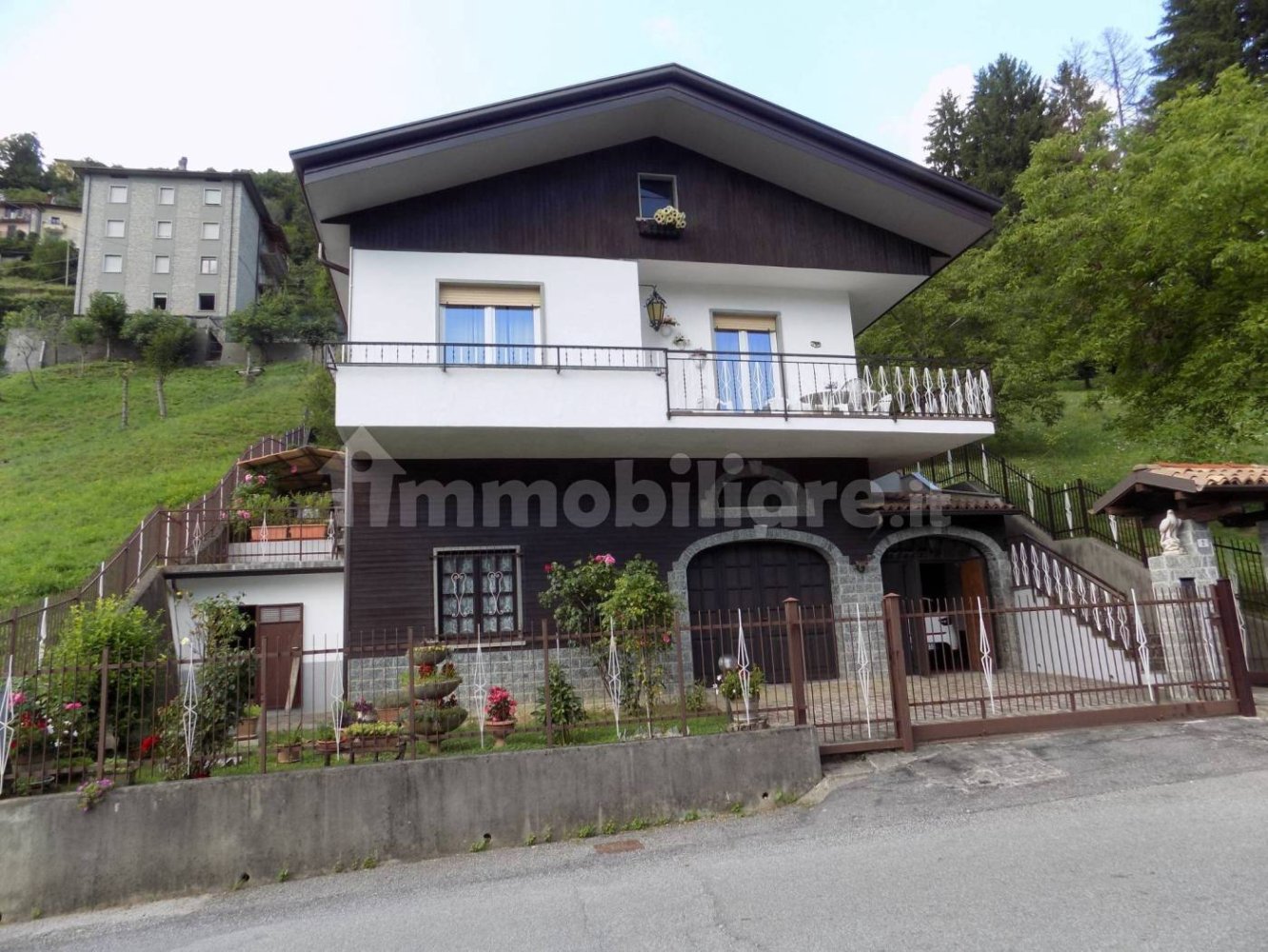3 bedrooms Villa in Locatello, Italy No. 264526