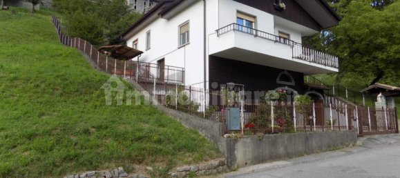 3 bedrooms Villa in Locatello, Italy No. 264526 2