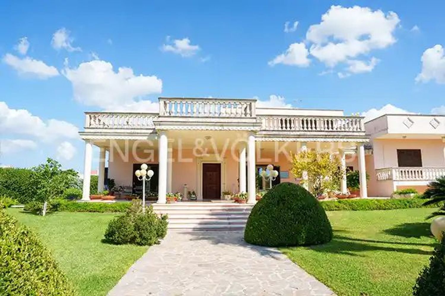 Villa de 22 habitaciónes en Calimera, Italy No. 102132