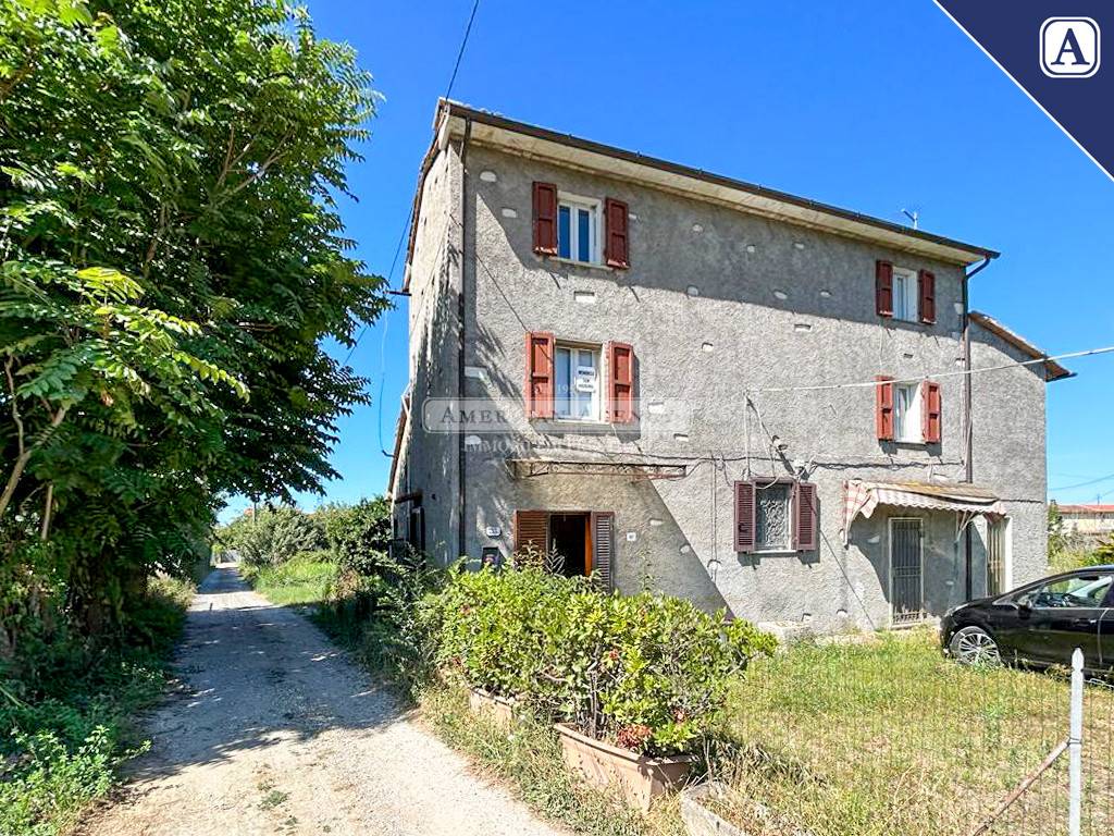 3 bedrooms House in Pietrasanta, Italy No. 117590