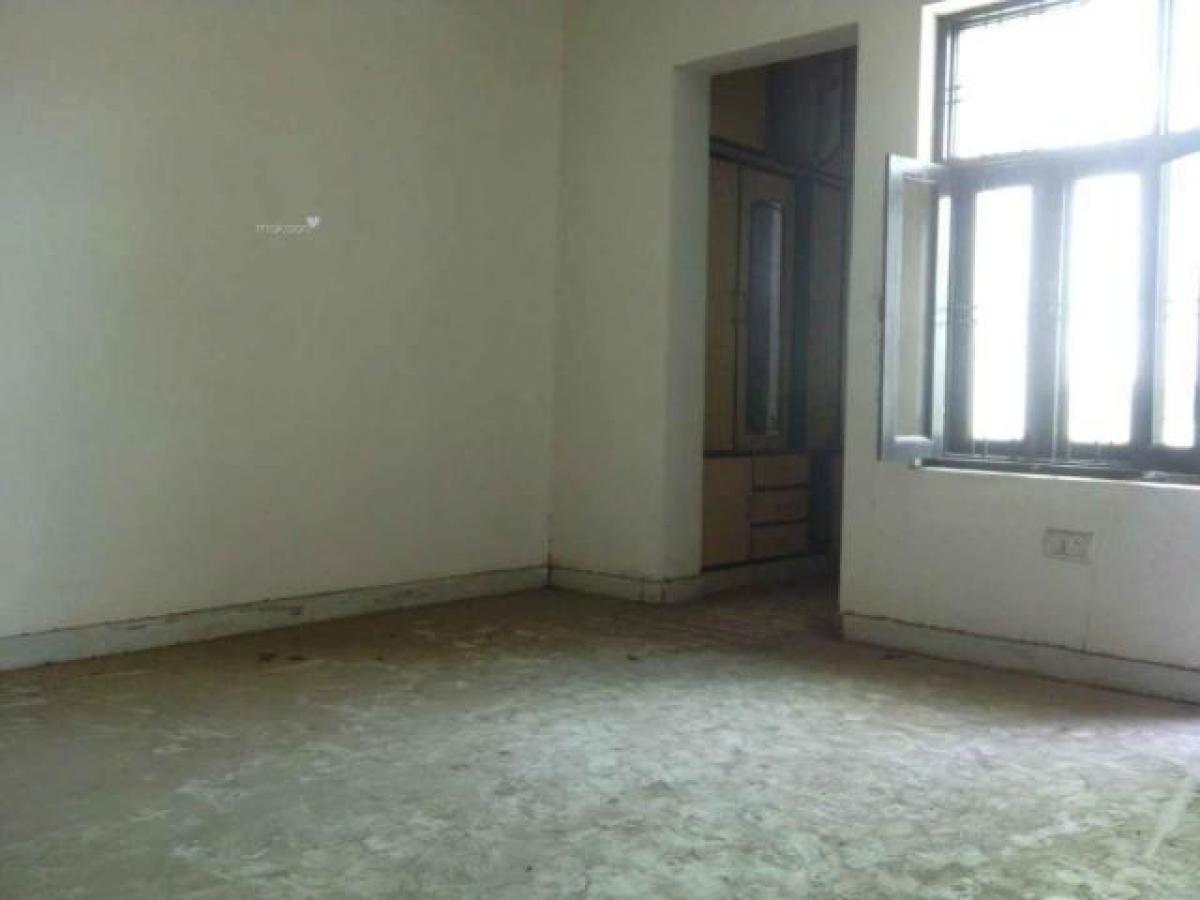 Casa de 3 dormitorios en Faridabad, India No. 7785