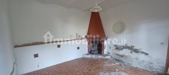 4 bedrooms Apartment in Arezzo, Italy No. 372030 7