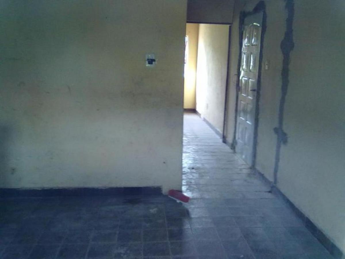 Studio in Almirante Brown, Argentina, Nr. 73439