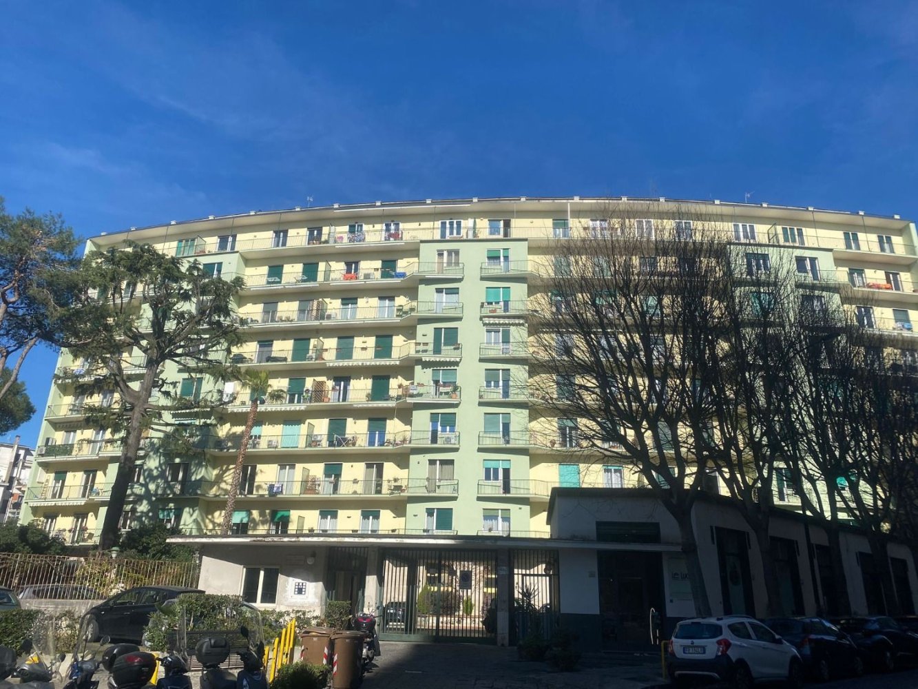 Квартира с 5 комнатами в Неаполь, Италия № 307155