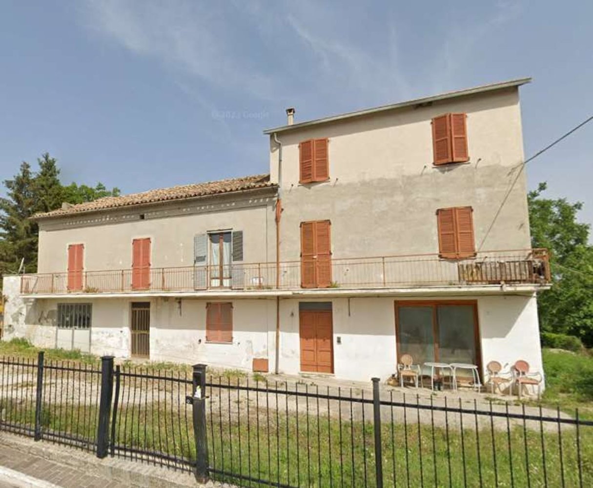 8 rooms House in Monte Urano, Italy No. 292950