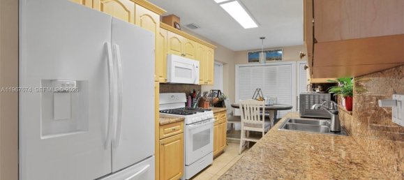 4 dormitorios villa en venta en Miami, Miami-Dade, Florida, USA № 615930 13