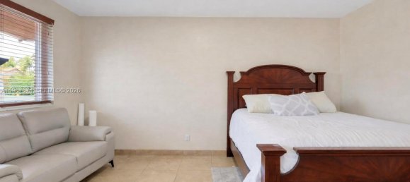 4 dormitorios villa en venta en Miami, Miami-Dade, Florida, USA № 615930 14