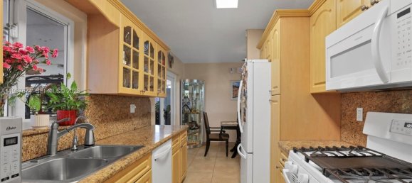 4 dormitorios villa en venta en Miami, Miami-Dade, Florida, USA № 615930 12