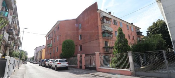 5 bedrooms Apartment in Ferrara, Italy No. 380735 2