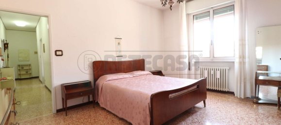 5 bedrooms Apartment in Ferrara, Italy No. 380735 11