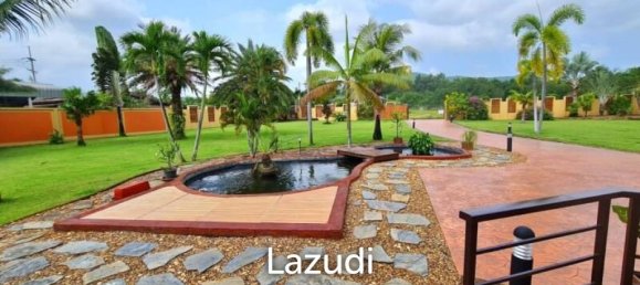 Кафе / ресторан с 6 спальнями в Саттахип, Таиланд № 15497 2