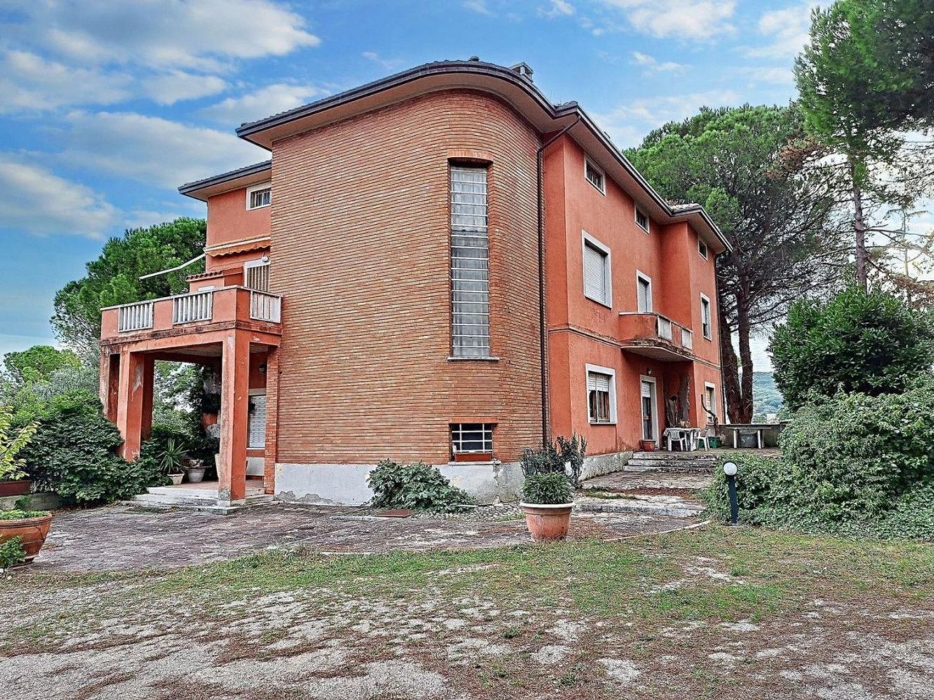 11 bedrooms House in Gualdo Cattaneo, Italy No. 370790