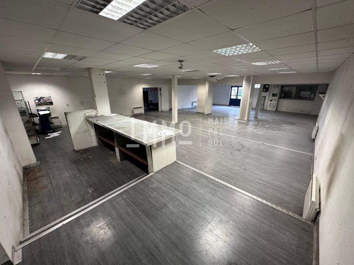 6 rooms Commercial property in Bandol, France No. 107585