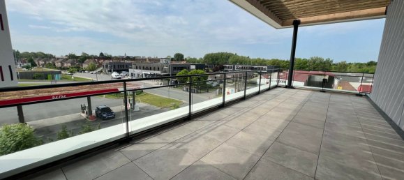 199m² Commercial property in Roncq, France No. 274609 3