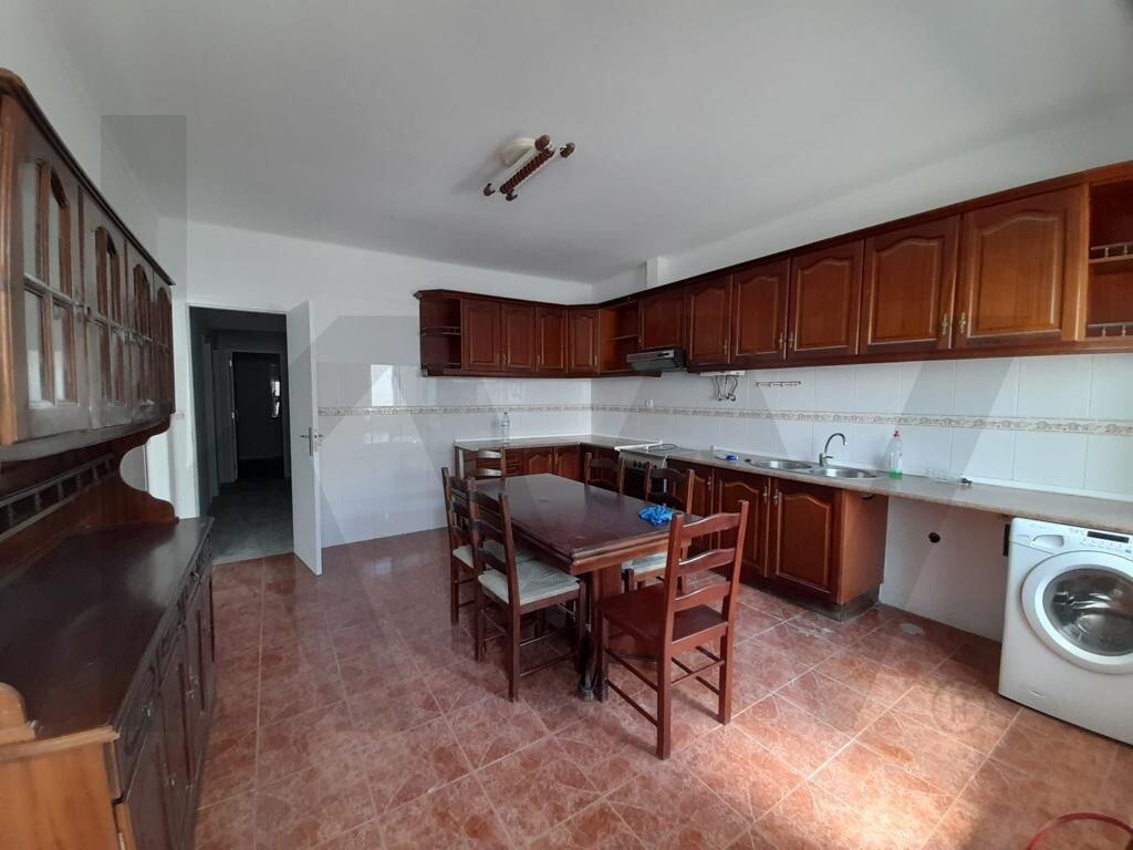 Apartamento de 4 dormitorios en Montijo, Portugal No. 215430