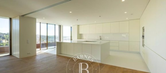 3 bedrooms Apartment in Porto, Portugal No. 107998 7