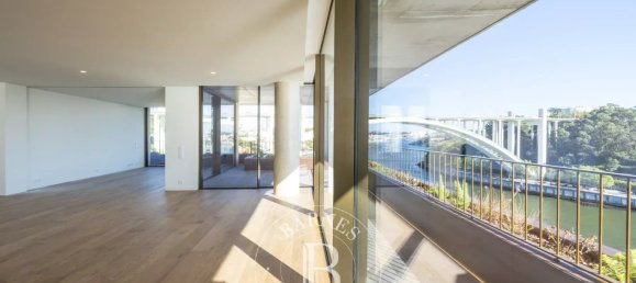 3 bedrooms Apartment in Porto, Portugal No. 107998 2