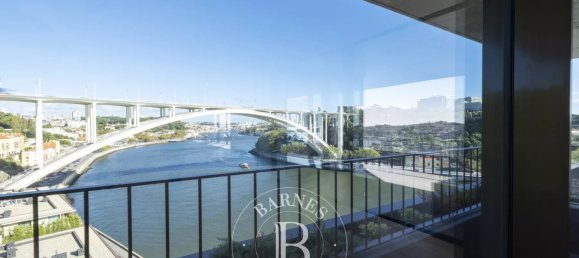 3 bedrooms Apartment in Porto, Portugal No. 107998 4