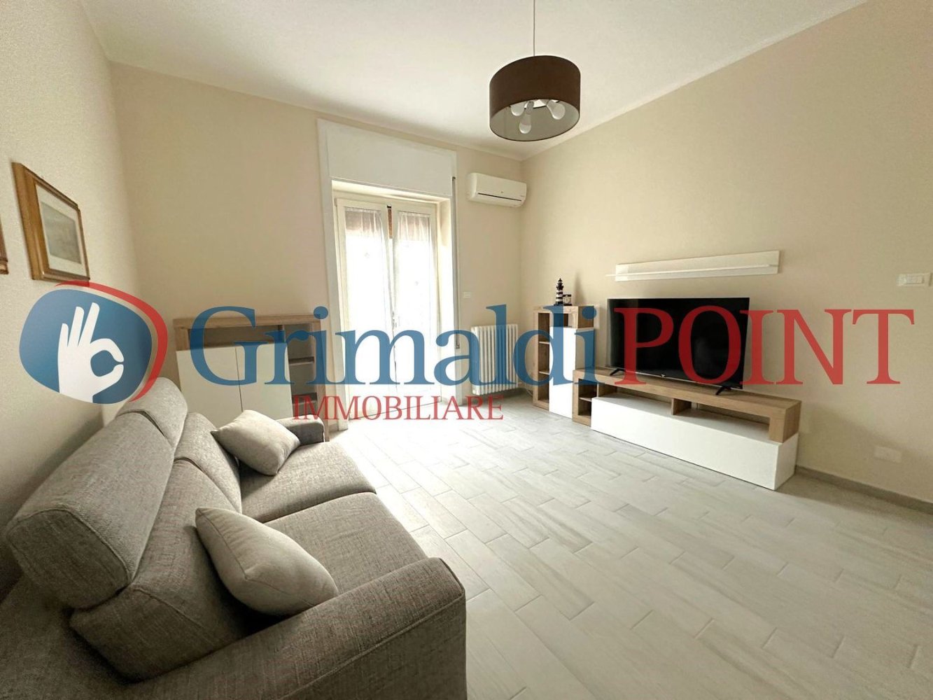 6 rooms Apartment in Lecce, Italy No. 57945