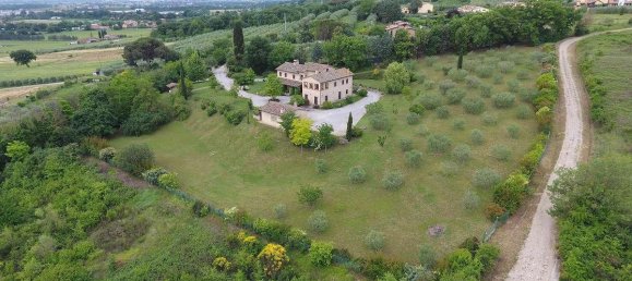4 bedrooms Villa in Perugia, Italy No. 224 4