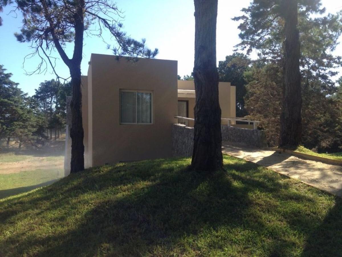 4 bedrooms House in Mar del Plata, Argentina No. 91124