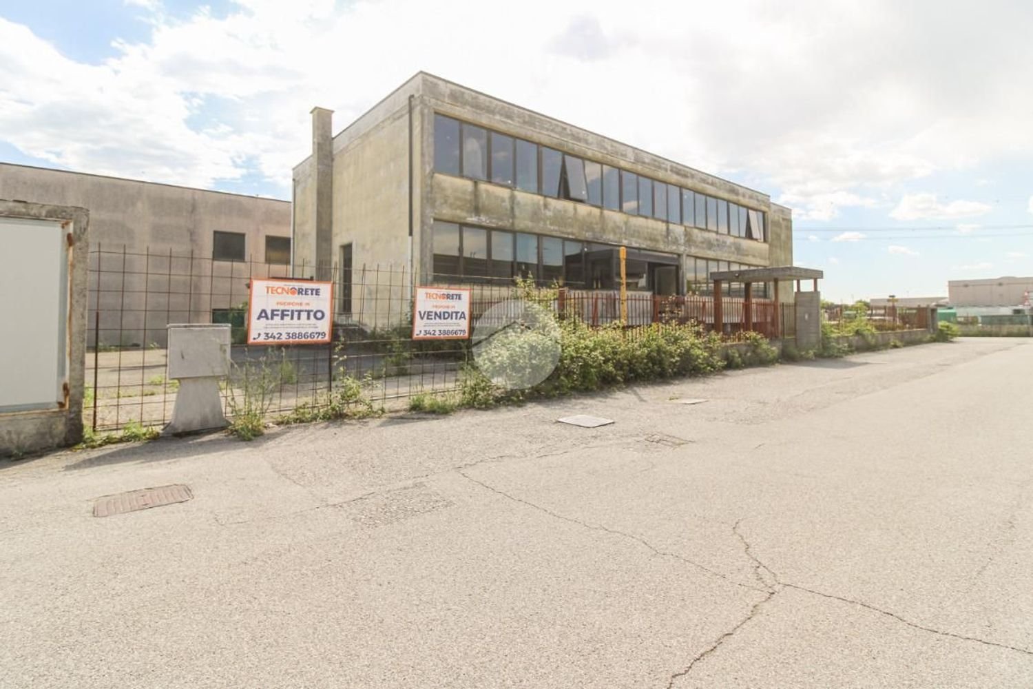 480m² Warehouse in Calcinato, Italy No. 145143