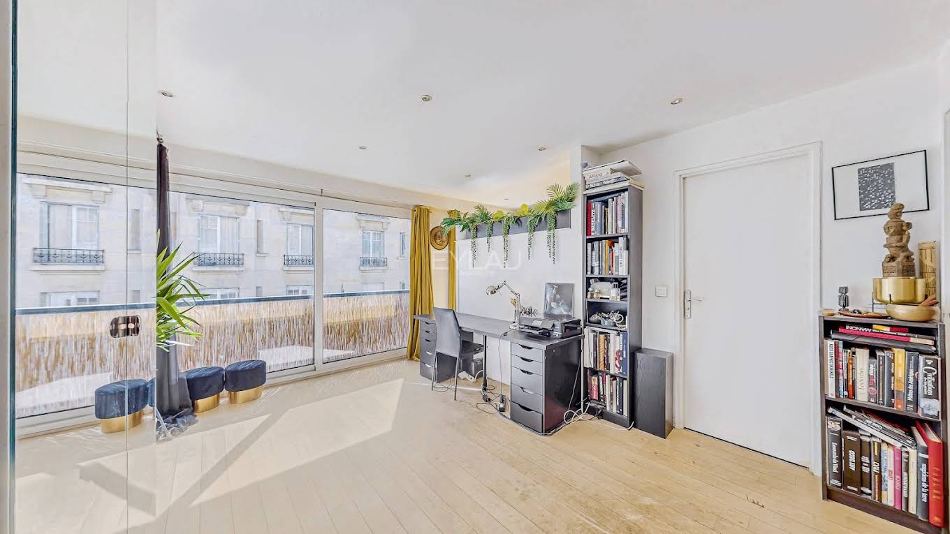 Studio in Paris, France No. 196217