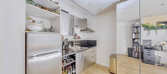 Studio in Paris, France No. 196217 7