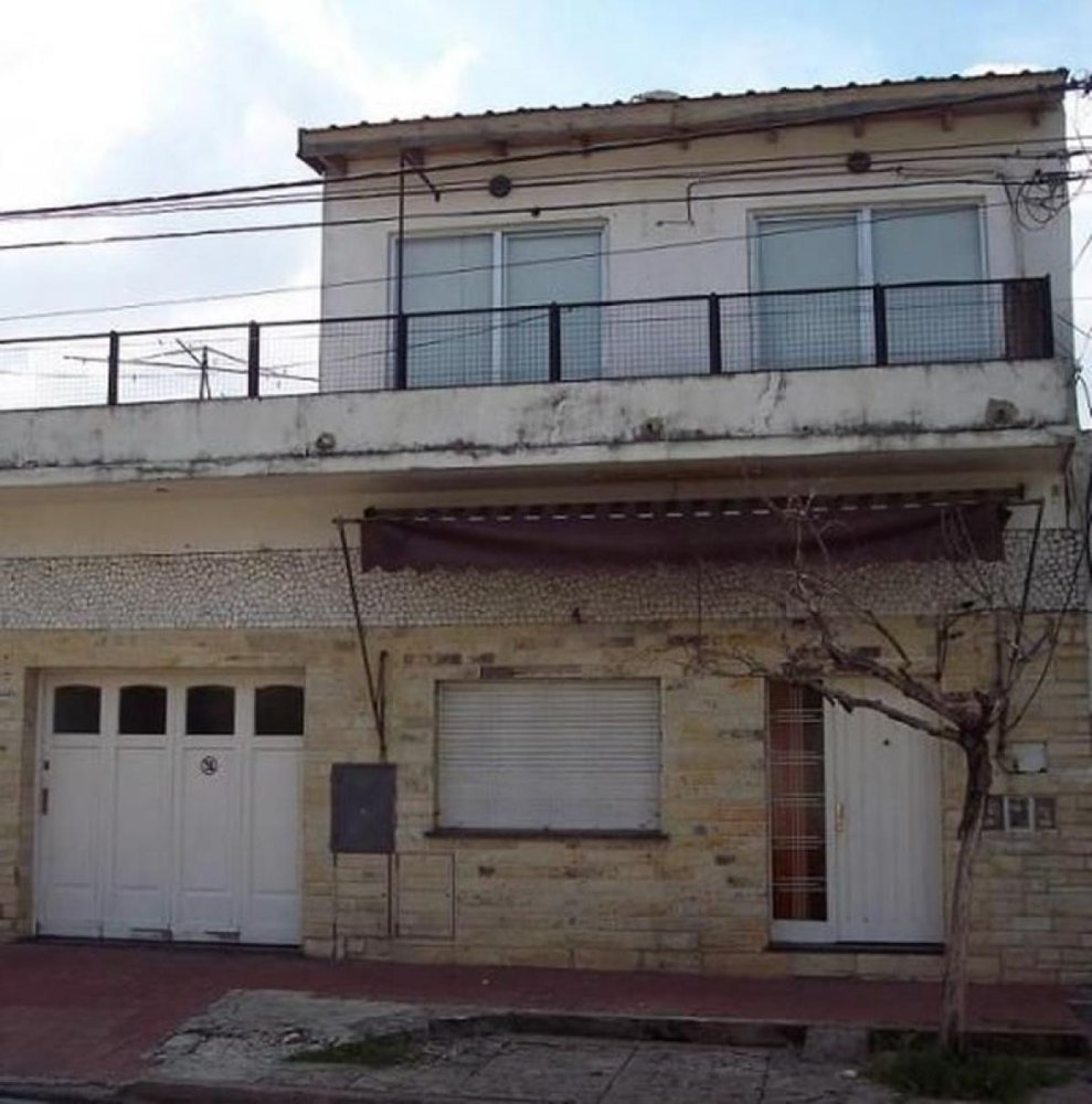 2 bedrooms House in Tres de Febrero, Argentina No. 82207