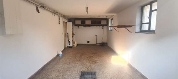 8 rooms Villa in Valmorea, Italy No. 2596 4