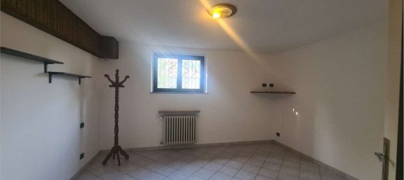8 rooms Villa in Valmorea, Italy No. 2596 11