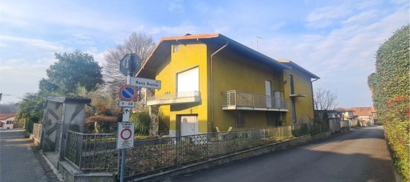 8 rooms Villa in Valmorea, Italy No. 2596 3