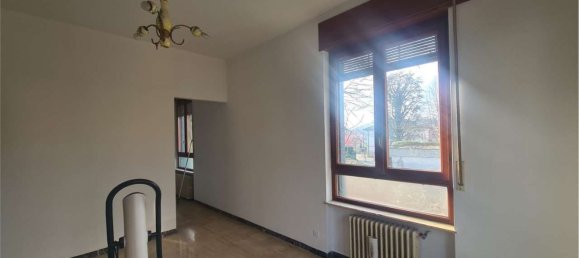 8 rooms Villa in Valmorea, Italy No. 2596 33
