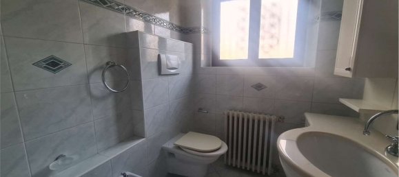 8 rooms Villa in Valmorea, Italy No. 2596 14