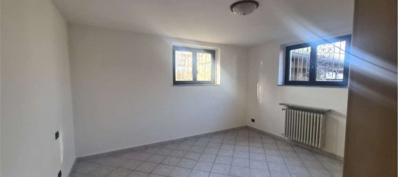 8 rooms Villa in Valmorea, Italy No. 2596 12