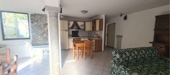 8 rooms Villa in Valmorea, Italy No. 2596 6