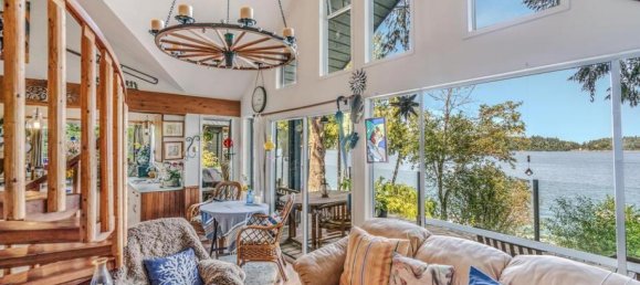 2 bedrooms House in British Columbia, Canada No. 1151 11