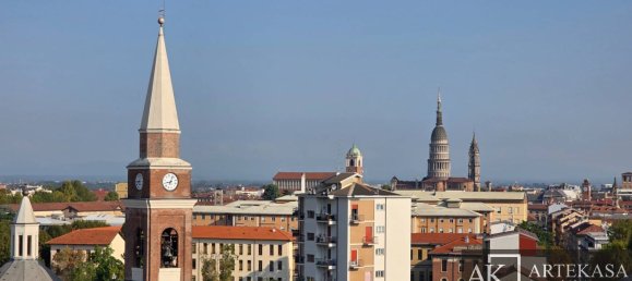 5 bedrooms Penthouse in Novara, Italy No. 371549 9