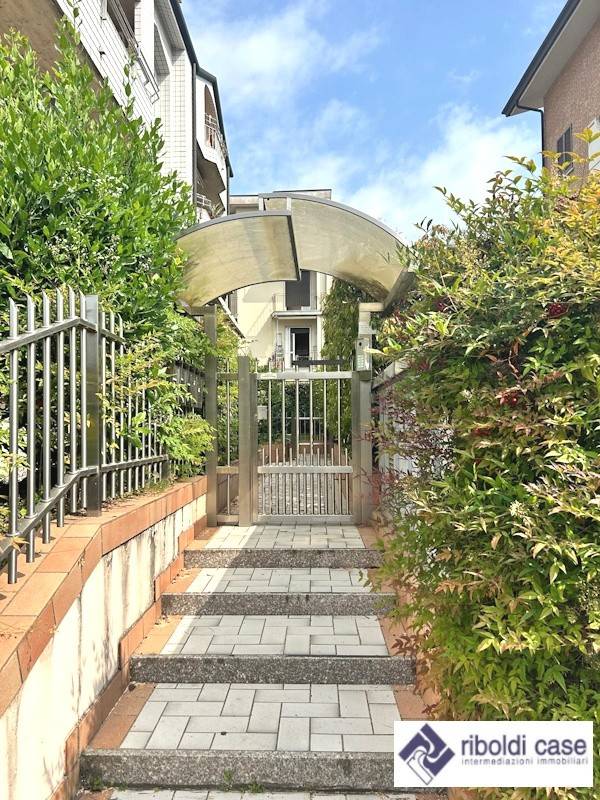 2 Schlafzimmer Wohnung in Muggiò, Italy, Nr. 268580