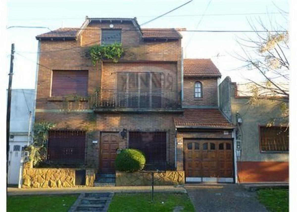 Casa de 4 dormitorios en General San Martín, Argentina No. 85206