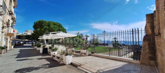 201m² Commercial property in Taranto, Italy No. 343112 4