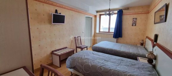 8 غرف نوم بناية في Bourg-Sainte-Marie, France رقم 87537 15