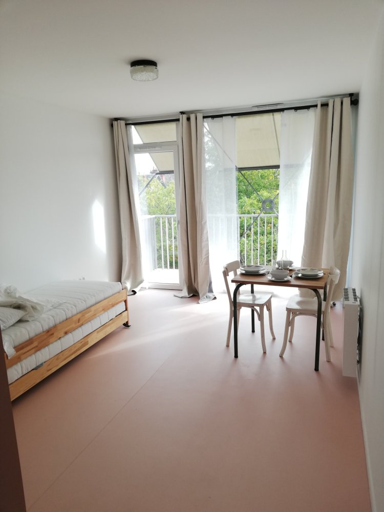 Estudio en Bourges, France No. 72715