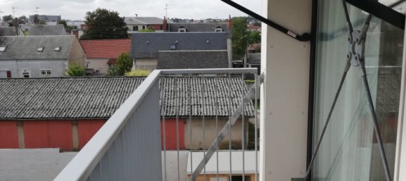 Estudio en Bourges, France No. 72715 2