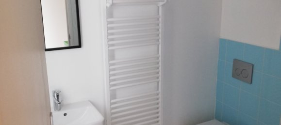 Estudio en Bourges, France No. 72715 4