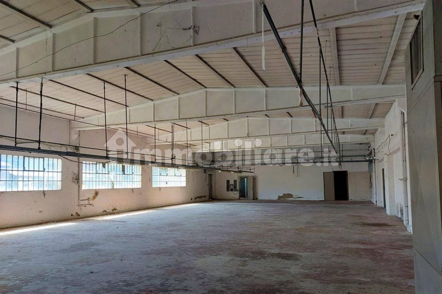1592m² Warehouse in Umbertide, Italy No. 354592