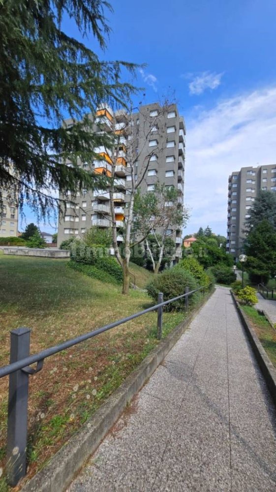 3 bedrooms Apartment in Garbagnate Milanese, Italy No. 356476