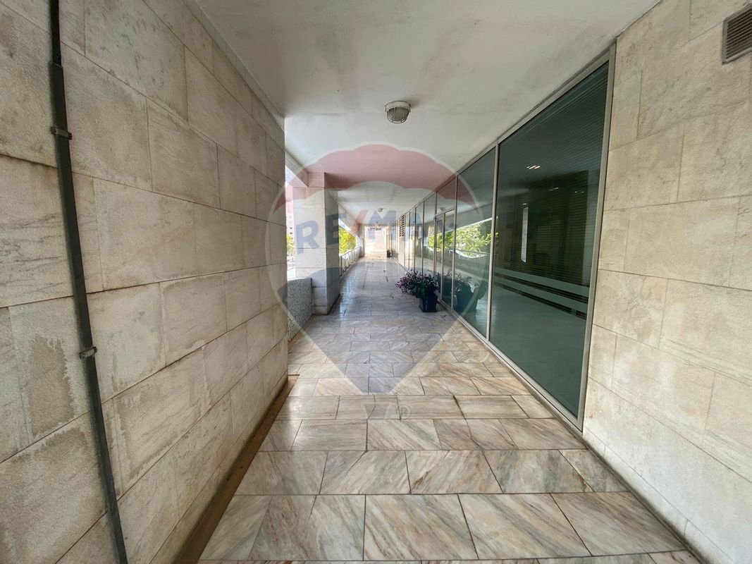 125m² Office in Lisbon, Portugal No. 71968