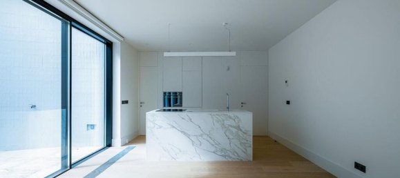 2 bedrooms Apartment in Lisbon, Portugal No. 105593 2