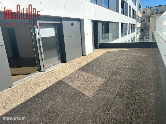 3 bedrooms Apartment in Porto, Portugal No. 144551